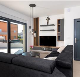 4 Bedroom Villa with Pool near Vodice town, Sibenik Riviera, sleeps 8